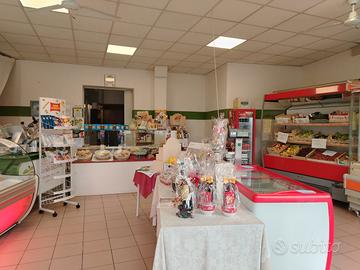 ATTIVITÀ di ALIMENTARI CON CUCINA SENZA MURI