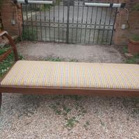 Divano/canapè antico in noce, fine 700.