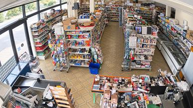 Supermercato completo, avviato,unico nel paese