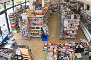 Supermercato completo, avviato,unico nel paese