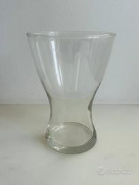 Vaso in vetro trasparente
