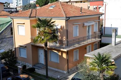 BIFAMILIARE INDIPENDENTE a 300mt dal mare