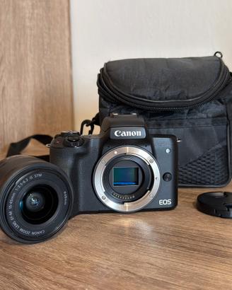 Canon EOS M50 Mark Il + Obiettivo EF-M 15-45mm