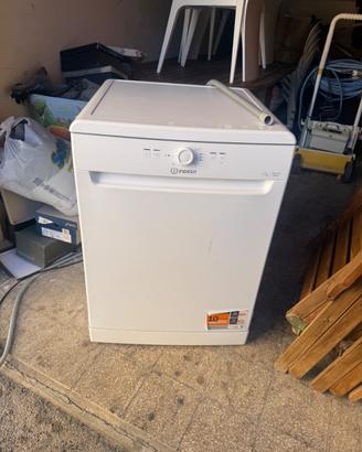 Lavastoviglie indesit