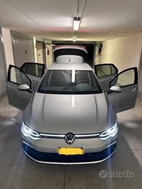 Volkswagen Golf 8 1.5 eTSI 150 CV DSG R-Line
