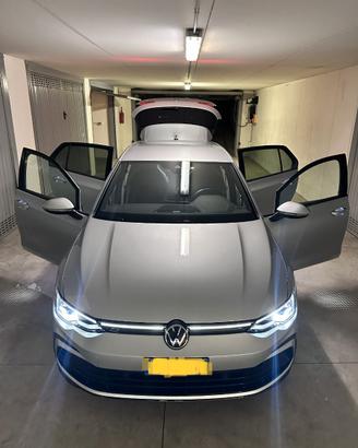 Volkswagen Golf 8 1.5 eTSI 150 CV DSG R-Line