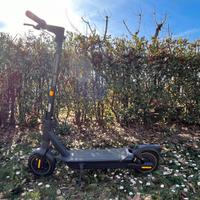 Monopattino elettrico ninebot max g2