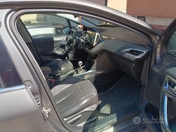 Peugeot 2008 black matt 1.6 120cv