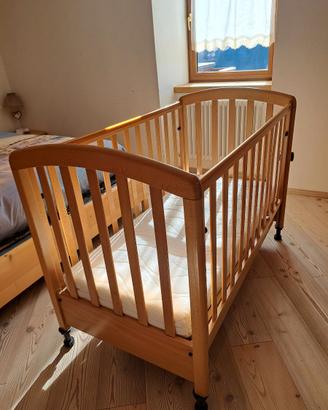 Lettino in  legno per bambini con materasso