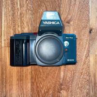 Macchina fotografica semiautomatica Yashica 230-AF