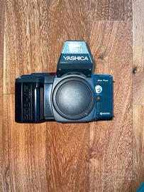 Macchina fotografica semiautomatica Yashica 230-AF