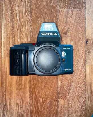 Macchina fotografica semiautomatica Yashica 230-AF