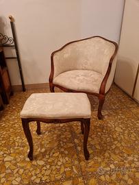 Poltroncina e poggiapiedi vintage