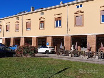 AMPIO BICAMERE IN PIAZZA