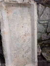 Lavello vintage pietra da arredo giardino.