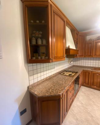 Cucina angolare con elettrodomestici