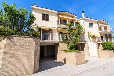 4 LOCALI A CASTELFIDARDO