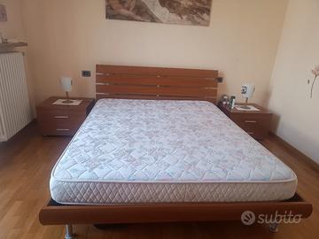 letto comò specchio e 2 comodini in ciliegio 