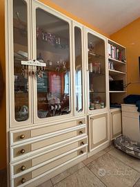 Vetrina, gratis se vieni a prenderla