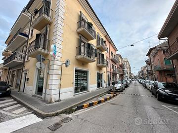 A ffittasi in zona centrale ufficio pari al nuovo