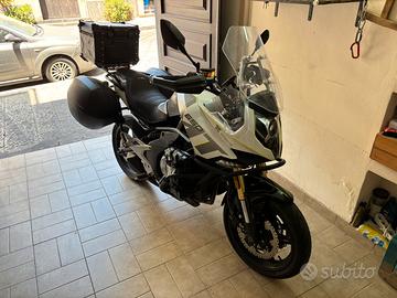 CF MOTO 650 MT (2022)