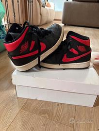 Nike Air Jordan 1 Mid - Nere e Rosse