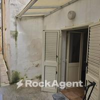 EDIFICIO IN CENTRO STORICO DA RISTRUTTURARE