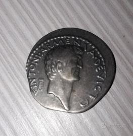 Replica moneta romana vintage Mister Day, anni '80