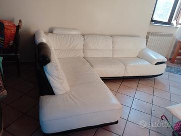 divano in pelle ad angolo