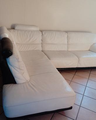divano in pelle ad angolo