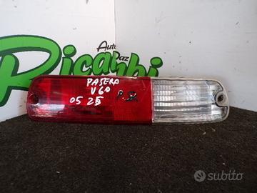 FANALINO POSTERIORE SINISTRO PAJERO V60 GLS 2003