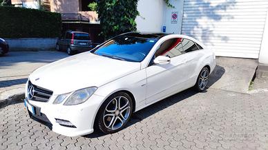 Mercedes E350 Coupé AMG • 3.0 V6 • Automatico • Pa