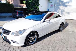 Mercedes E350 Coupé AMG • 3.0 V6 • Automatico • Pa