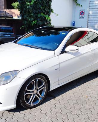 Mercedes E350 Coupé AMG • 3.0 V6 • Automatico • Pa