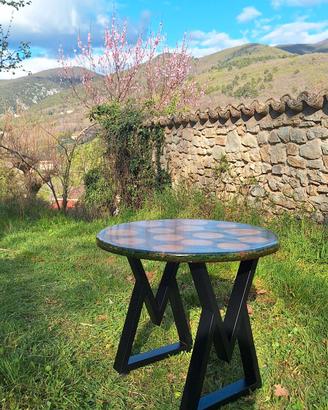 tavolo in legno e resina