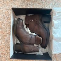 Stivaletti IGICO marroni in pelle scamosciata