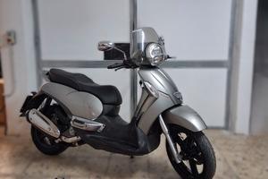 Scarabeo 300 scooter