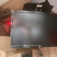 Televisore 12v o 220 con staffa richiudibile