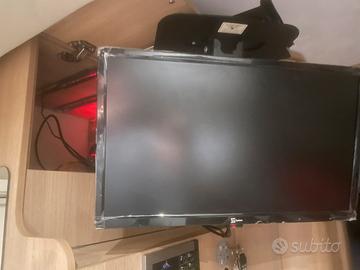 Televisore 12v o 220 con staffa richiudibile