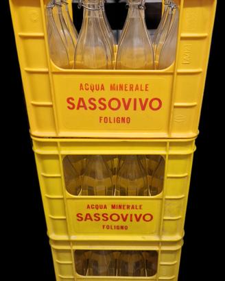 Cassette acqua Sassovivo con bottiglie 