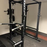 Power rack con lat machine