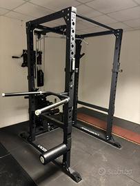 Power rack con lat machine