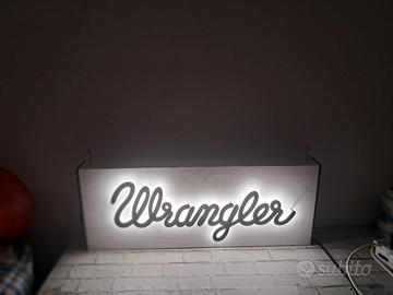 insegna luminosa pubblictaria wrangler 