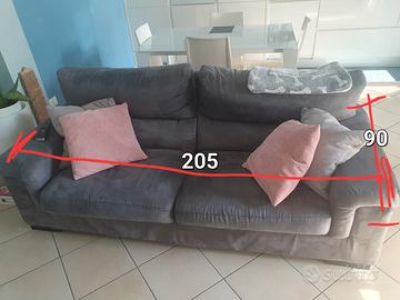 divano grigio poltrone e sofá
