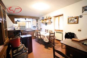 Casa indipendente di 205 m² con più di 5 locali a 