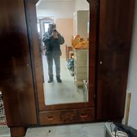 Armadio a tre ante in legno