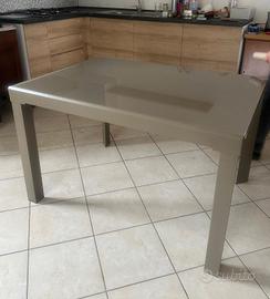 Tavolo ROSSANESE ,allungabile.