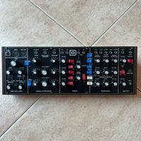 Behringer model d