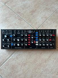 Behringer model d