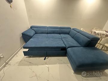 Divano con penisola e pouf contenitore